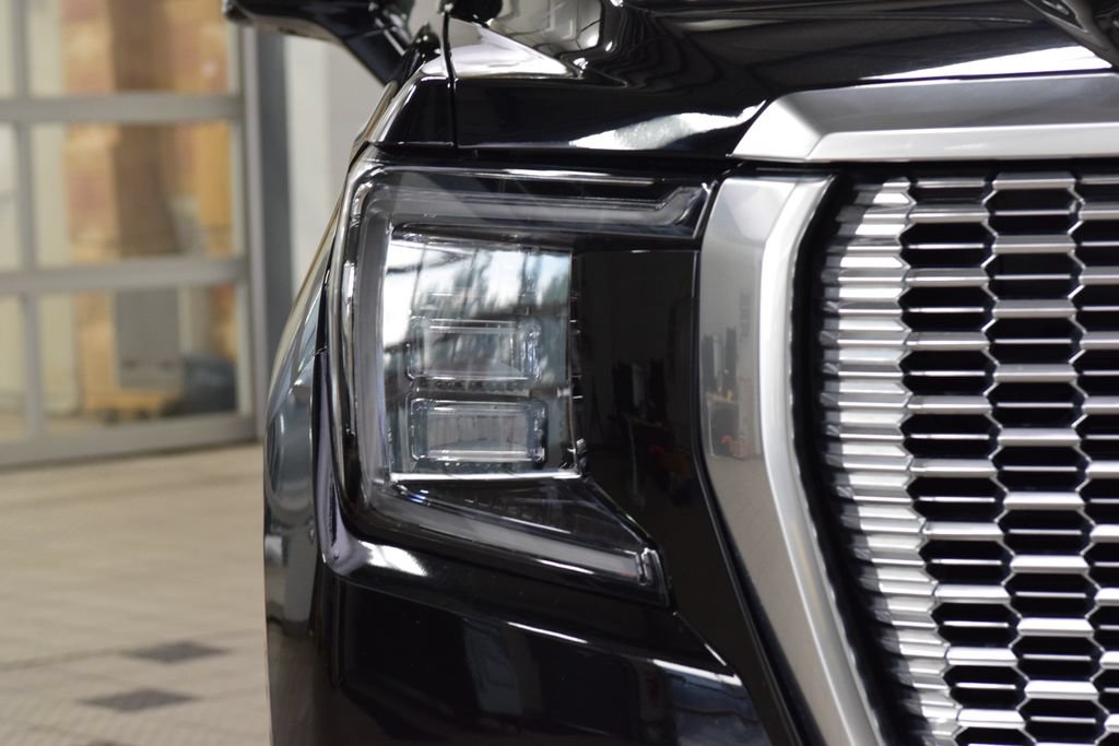 Used 2024 GMC Yukon XL Denali AWD/4WD image 12