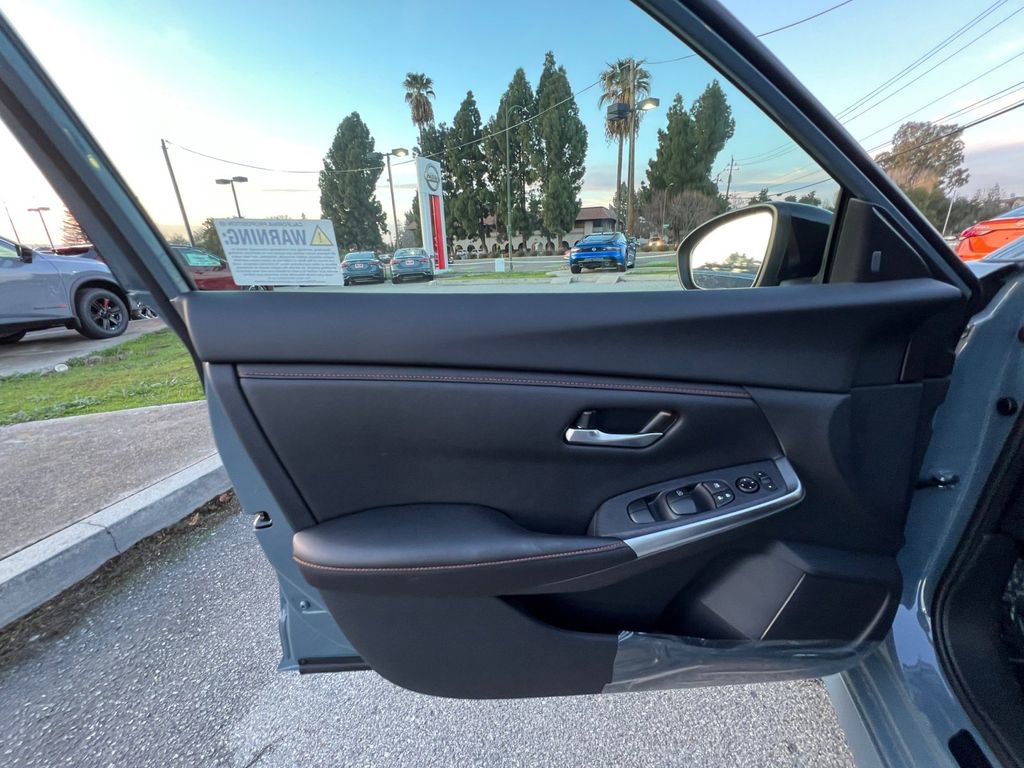 Certified 2025 Nissan Sentra SR image 13