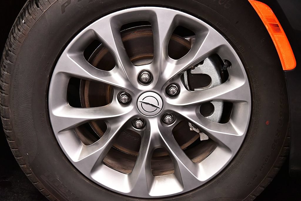 Used 2026 Chrysler Pacifica Limited FWD image 9