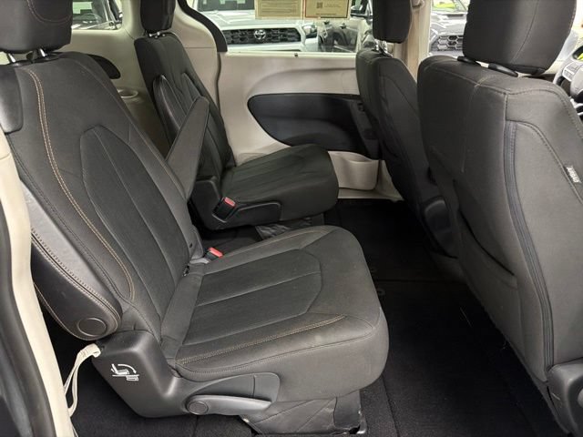 Used 2019 Chrysler Pacifica Touring Plus FWD image 11