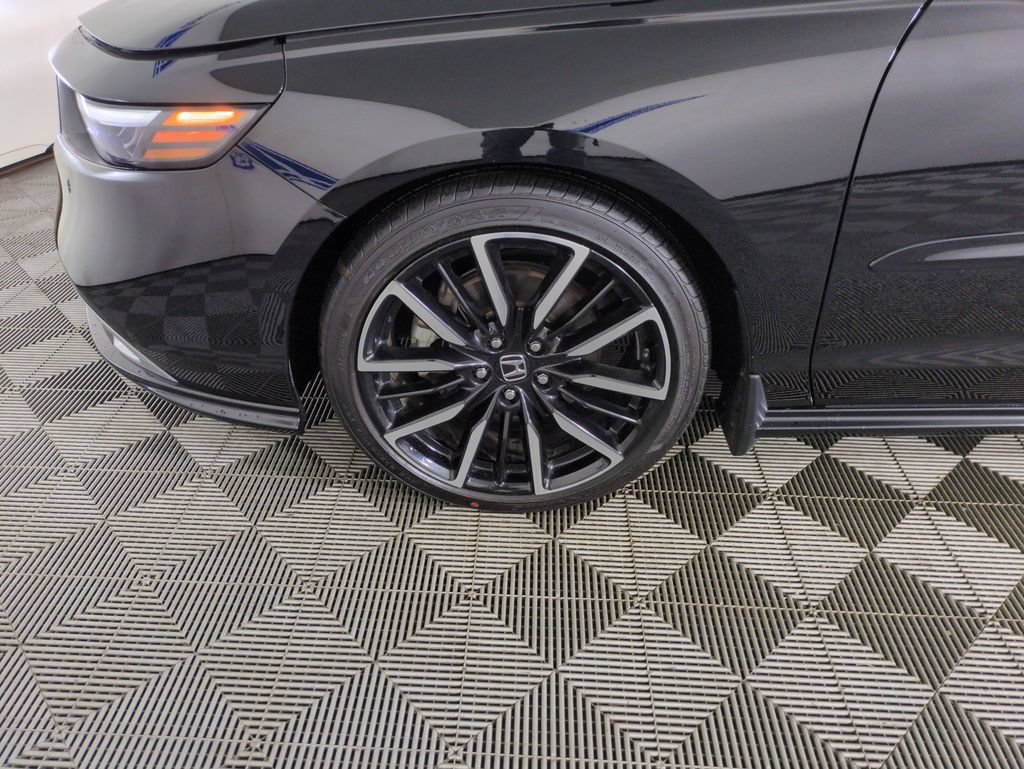 Certified 2025 Honda Accord Touring image 30
