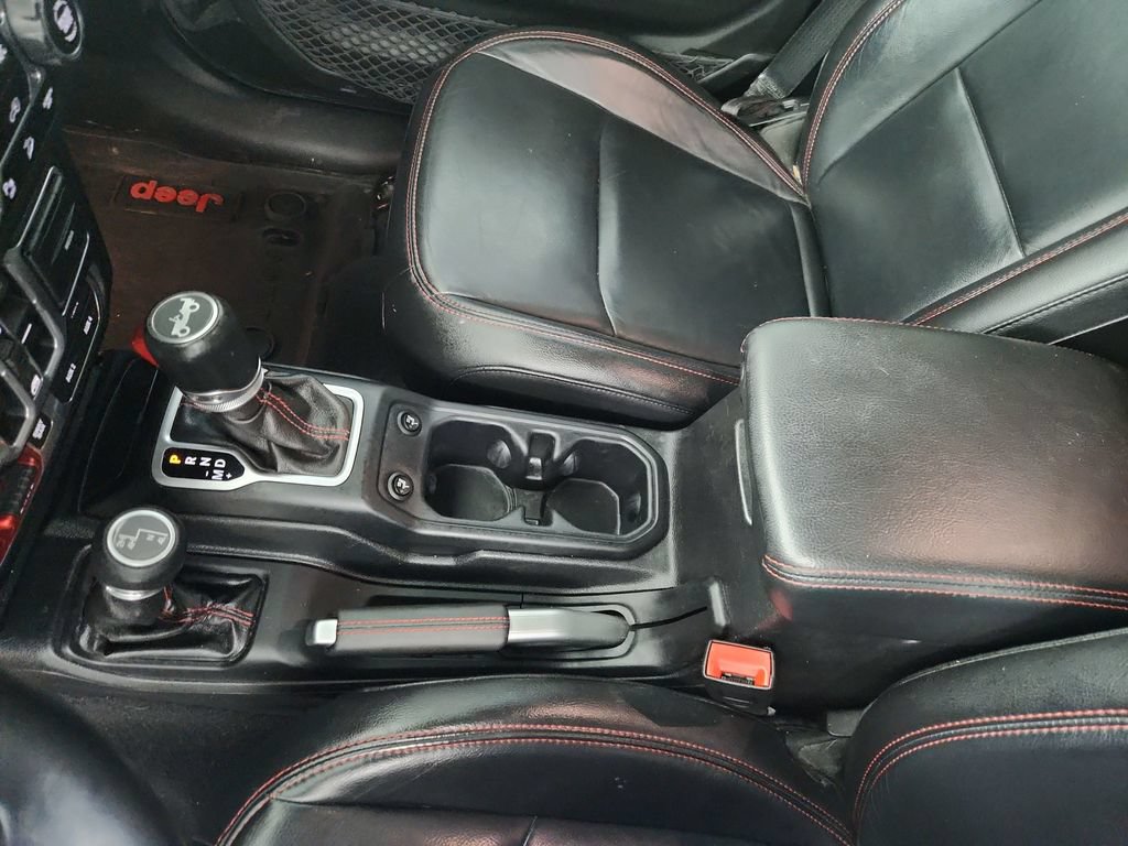 Used 2018 Jeep Wrangler Unlimited Rubicon AWD/4WD image 32
