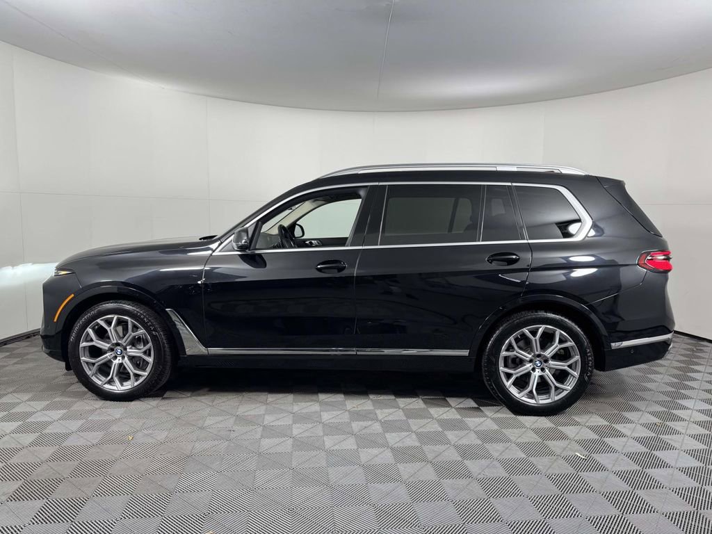 Used 2025 BMW X7 xDrive40i w/ Parking Assistance Package AWD/4WD image 11