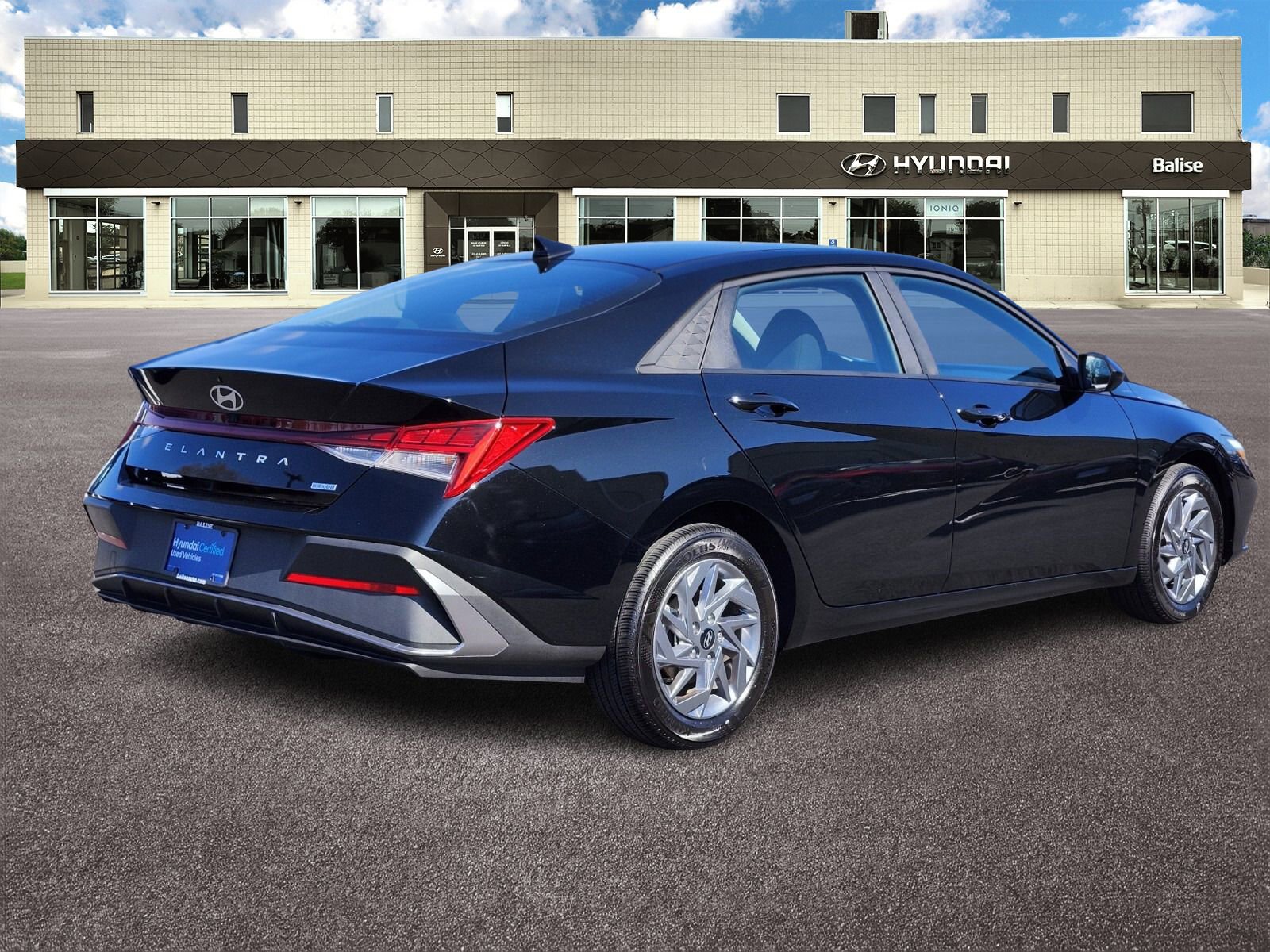 Certified 2024 Hyundai Elantra Blue FWD image 3