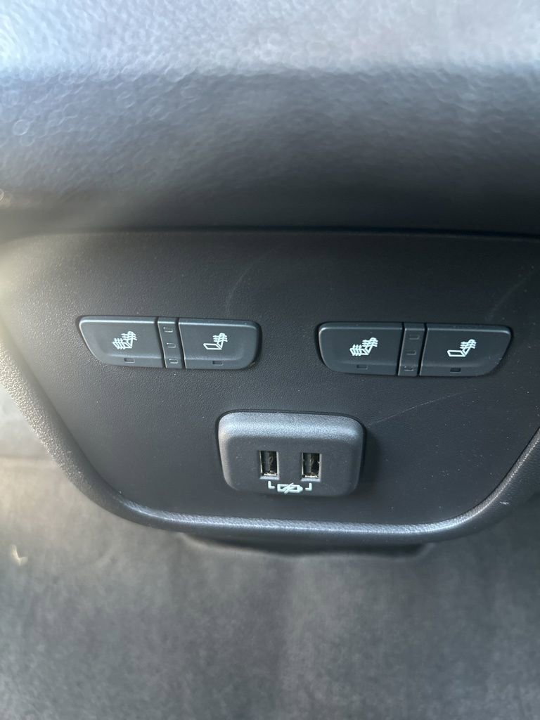 Used 2023 Chevrolet Equinox Premier image 48