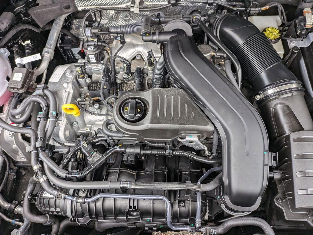 Used 2024 Volkswagen Taos SE image 34