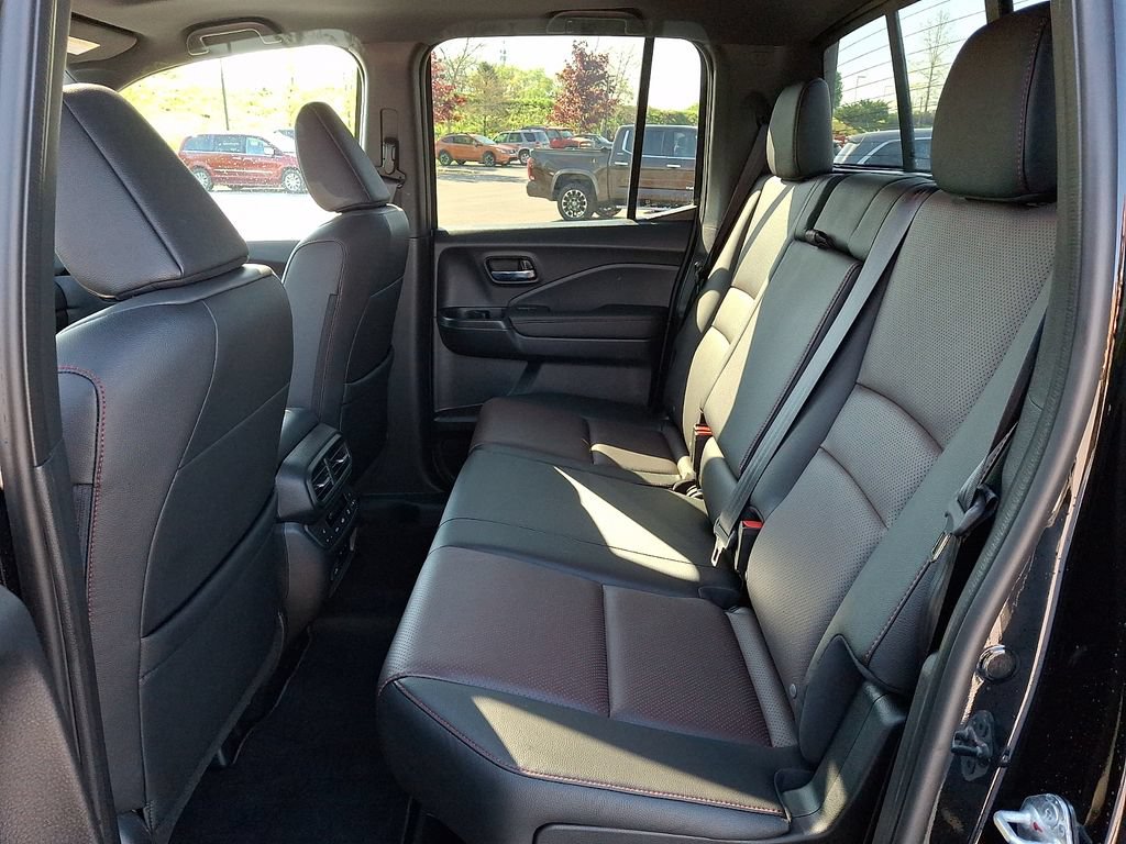 Used 2025 Honda Ridgeline Black Edition image 13