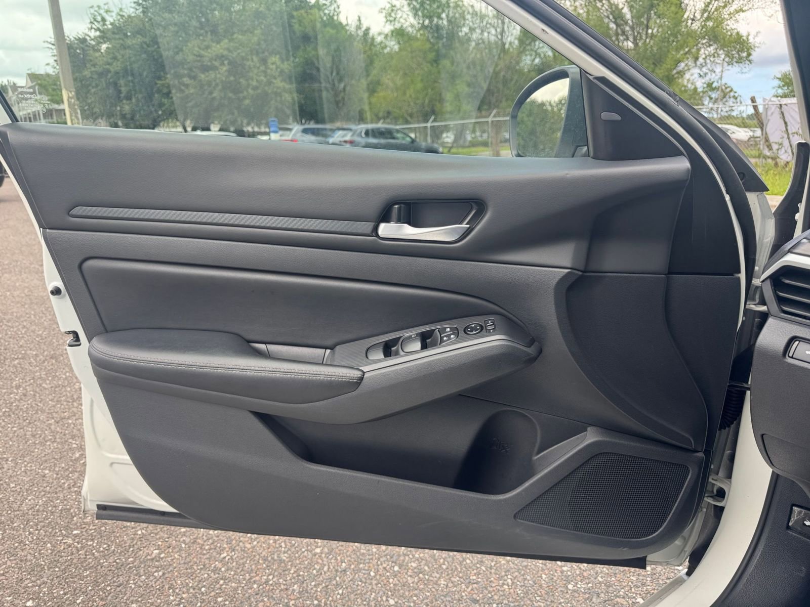 Used 2025 Nissan Altima 2.5 SV FWD image 18