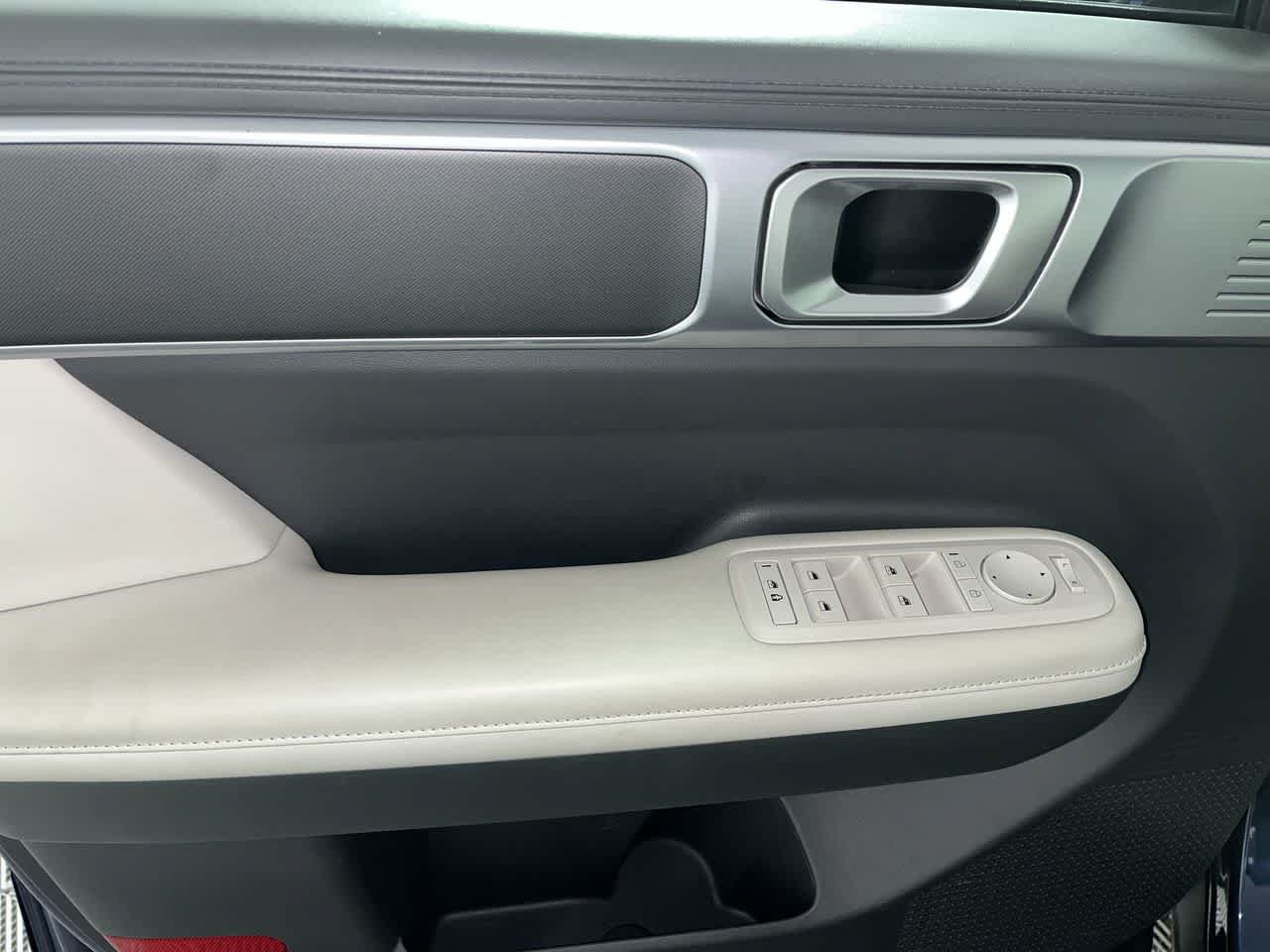 Used 2025 Hyundai Santa Fe SEL AWD/4WD image 13