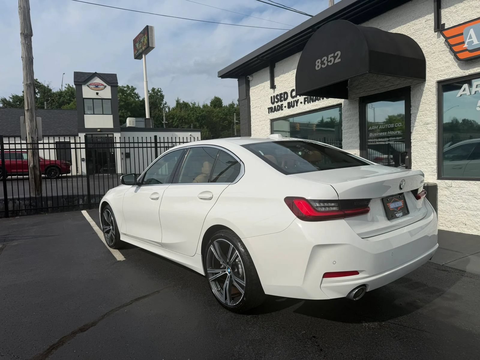 Used 2024 BMW 330i Sedan w/ Convenience Package RWD image 4