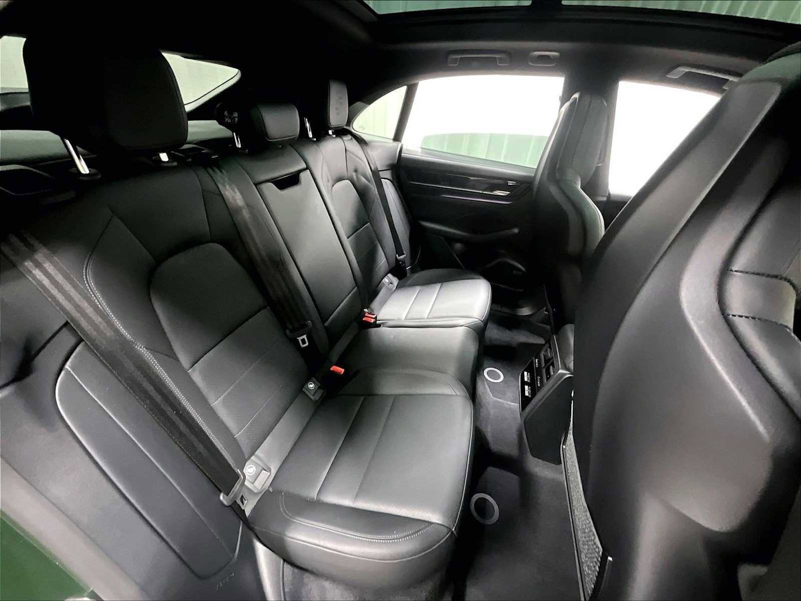 Used 2025 Porsche Macan 4 Electric image 31