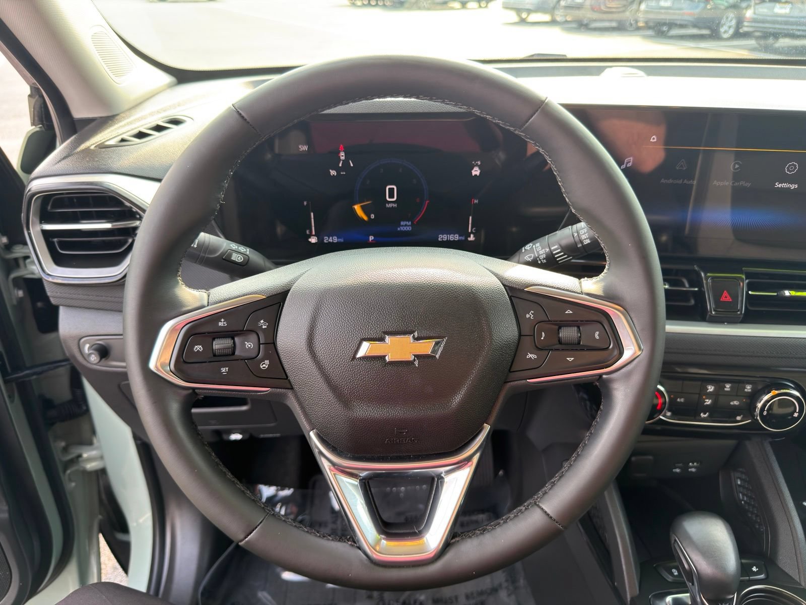 Used 2025 Chevrolet TrailBlazer LT w/ LT Cold Weather Package FWD image 13