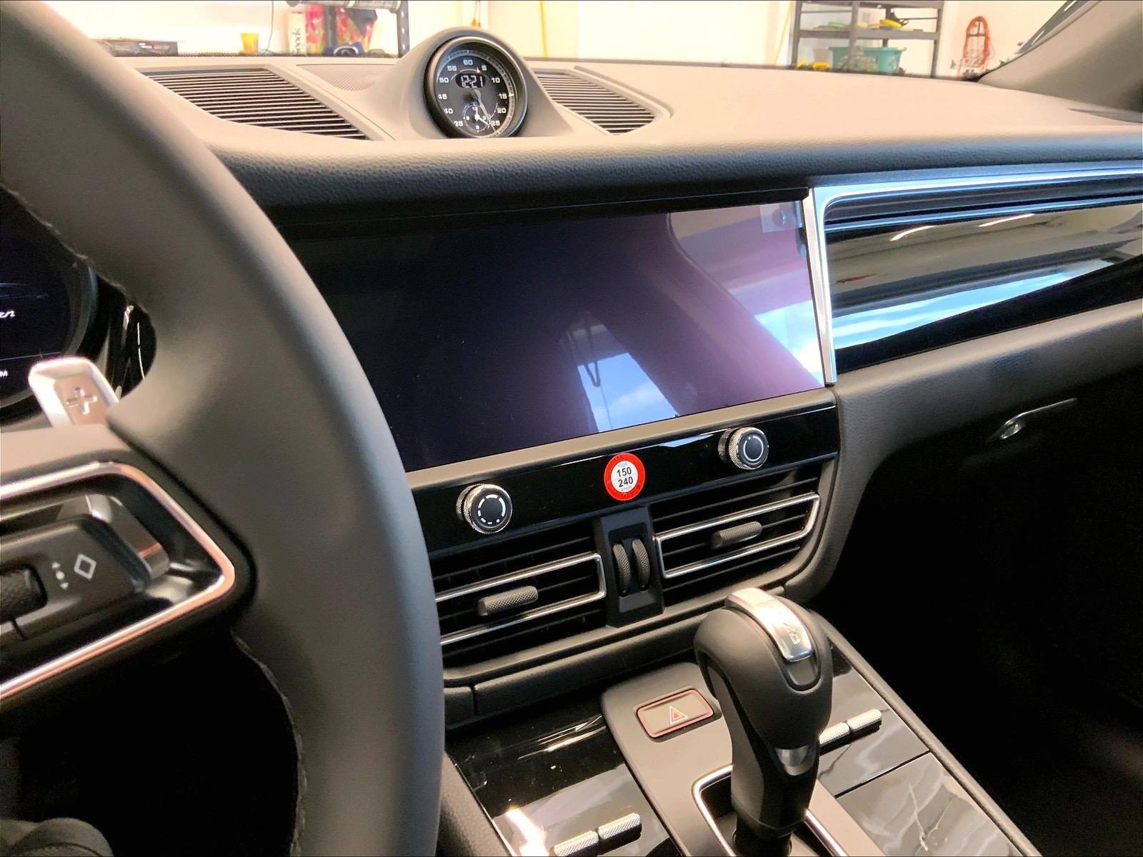 Certified 2026 Porsche Macan AWD/4WD image 16