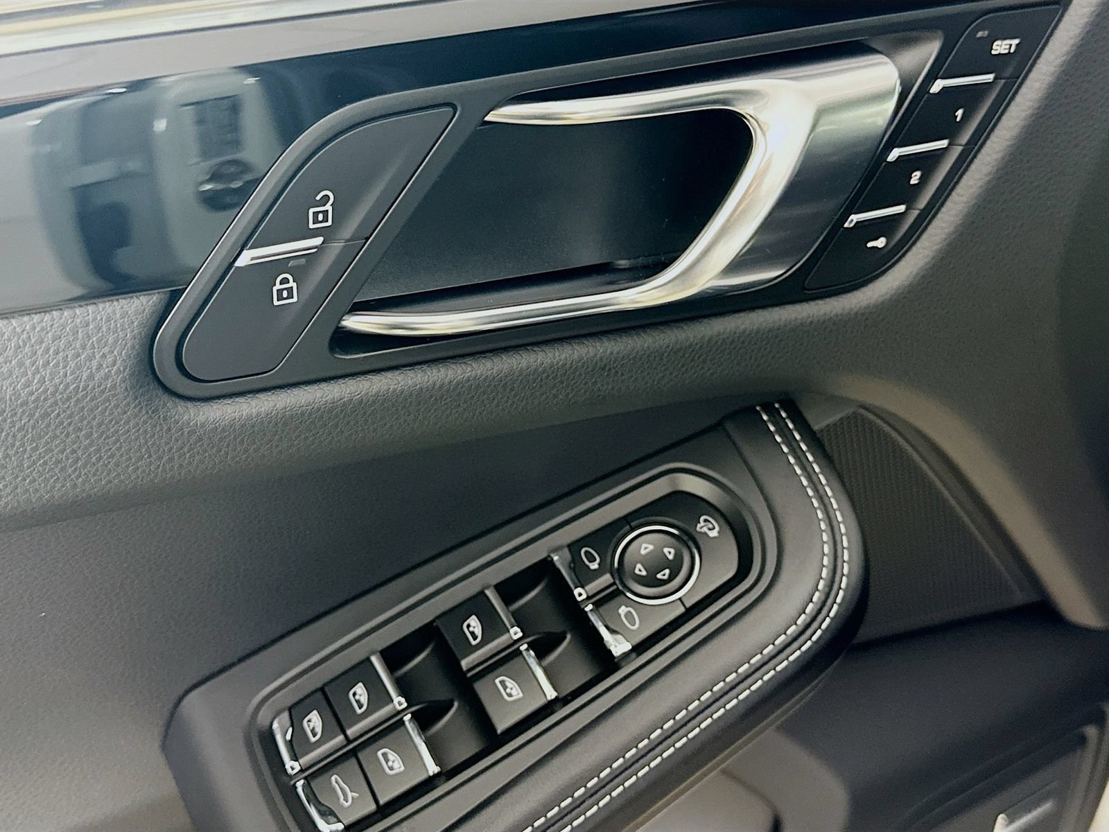 New 2026 Porsche Macan Turbo AWD/4WD image 17