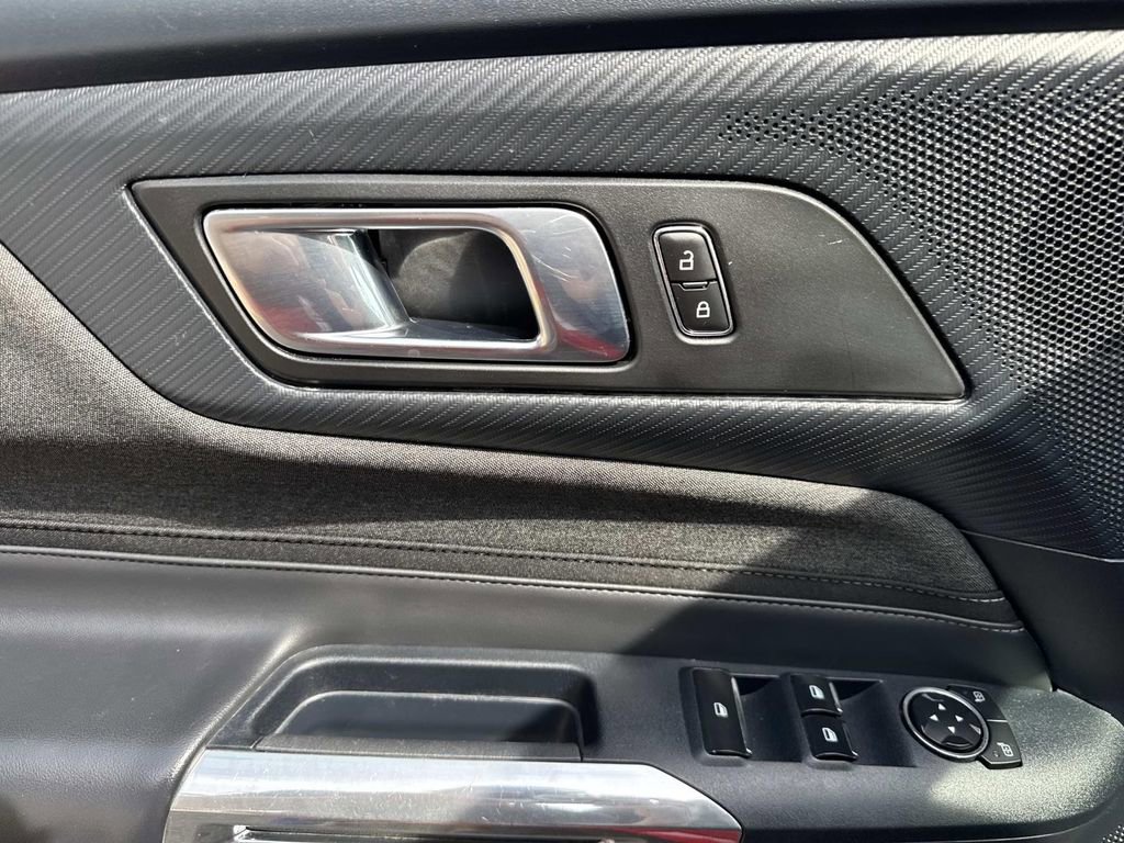 Used 2024 Ford Mustang Convertible image 12