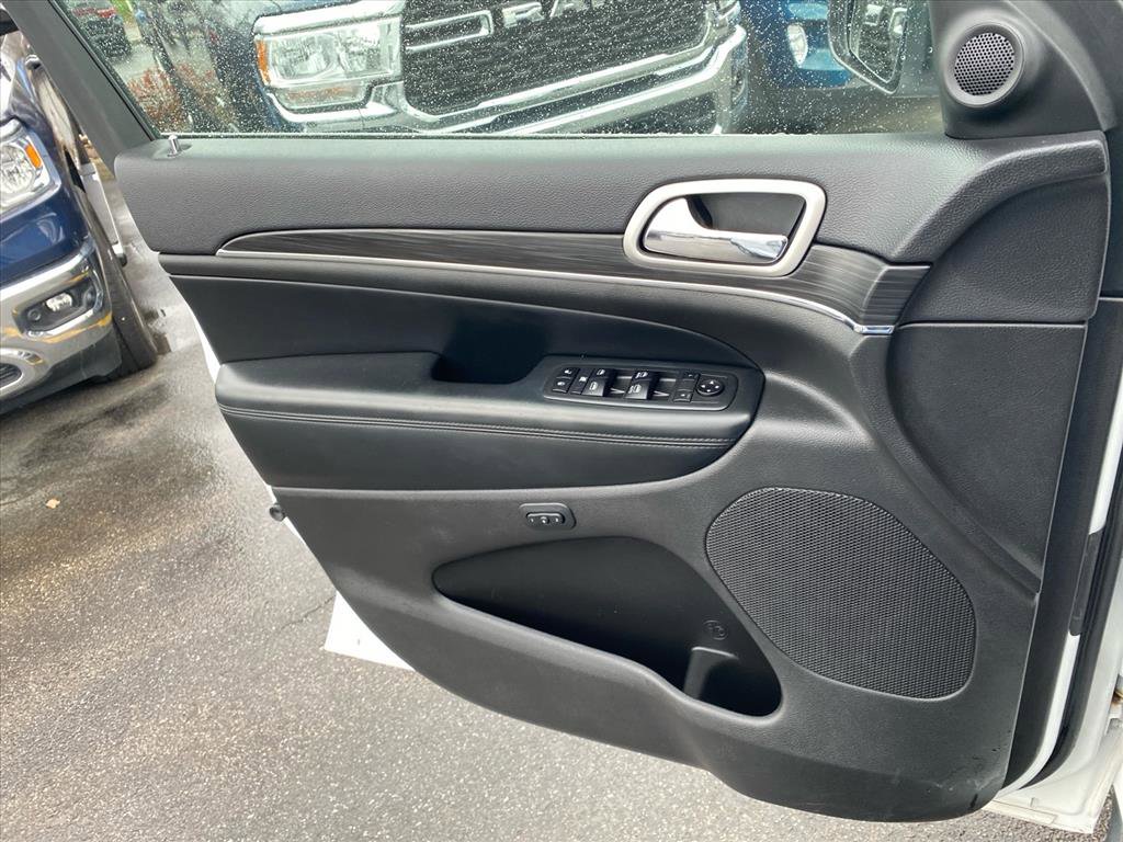 Used 2020 Jeep Grand Cherokee Limited AWD/4WD image 23