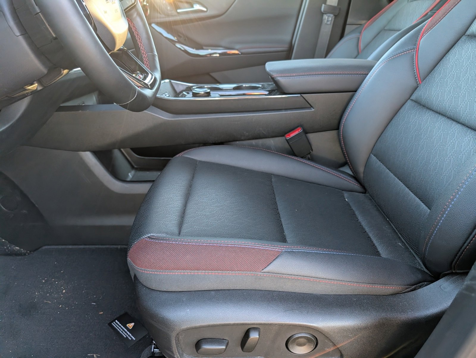 Certified 2025 Chevrolet Equinox RS image 7