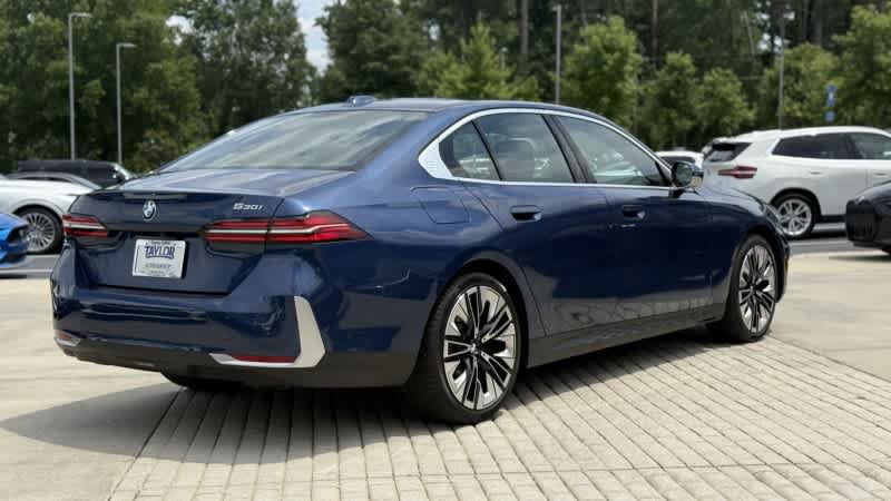 Certified 2025 BMW 530i RWD image 5