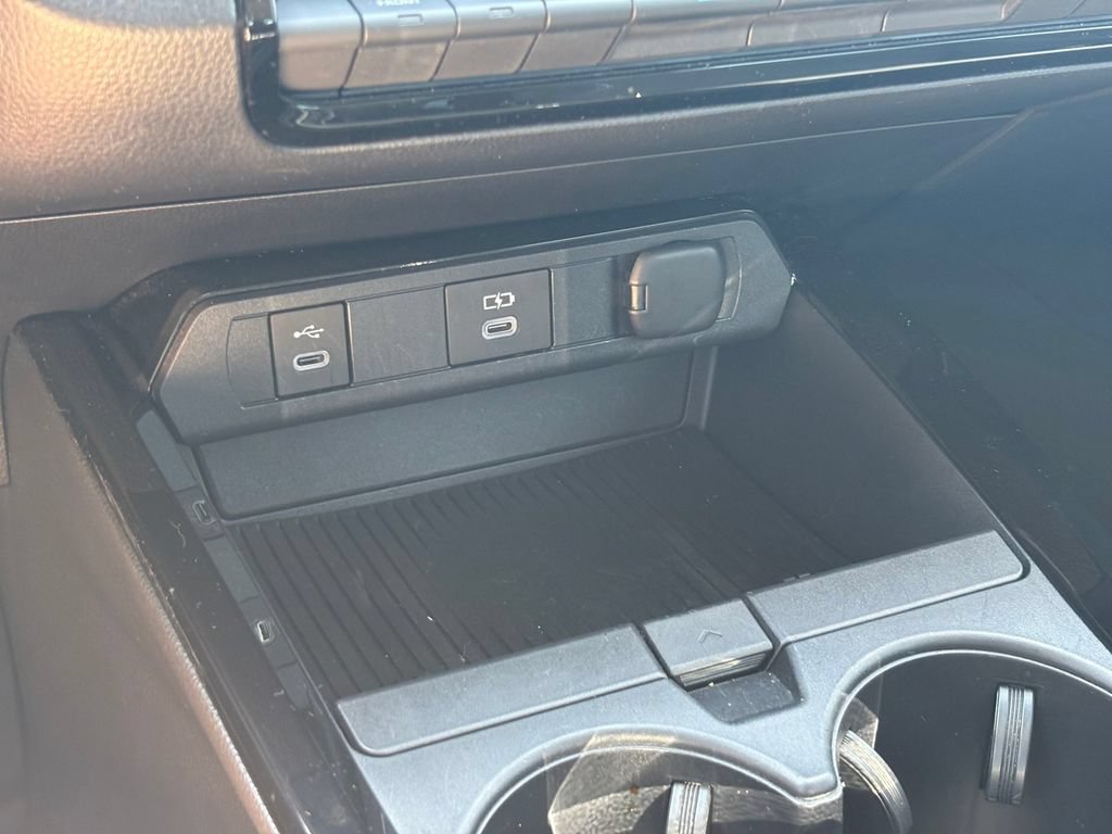 Used 2024 Toyota Prius XLE FWD image 30