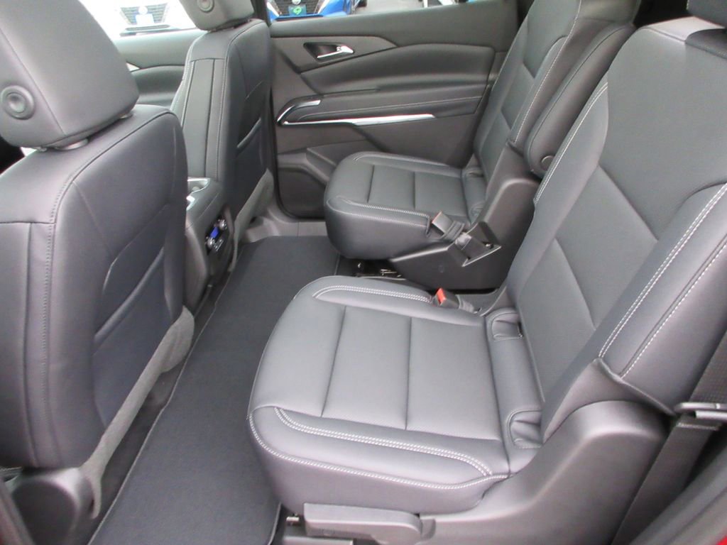 New 2026 Chevrolet Traverse LT w/ Sun and Wheel Package image 13