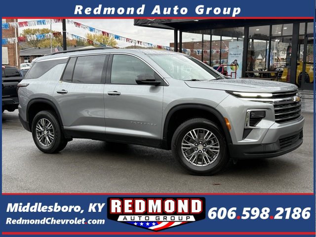 Used 2025 Chevrolet Traverse LT image 1