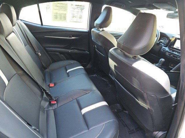 Used 2025 Toyota Camry SE image 16