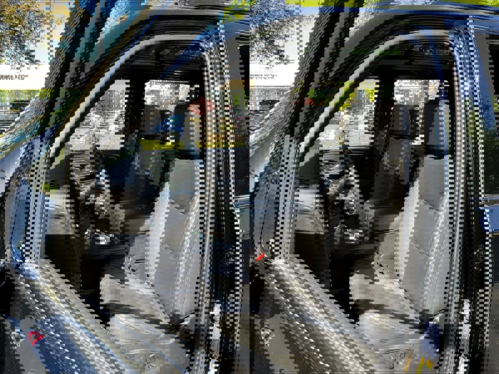 Used 2024 Chevrolet Suburban Z71 w/ Luxury Package image 27