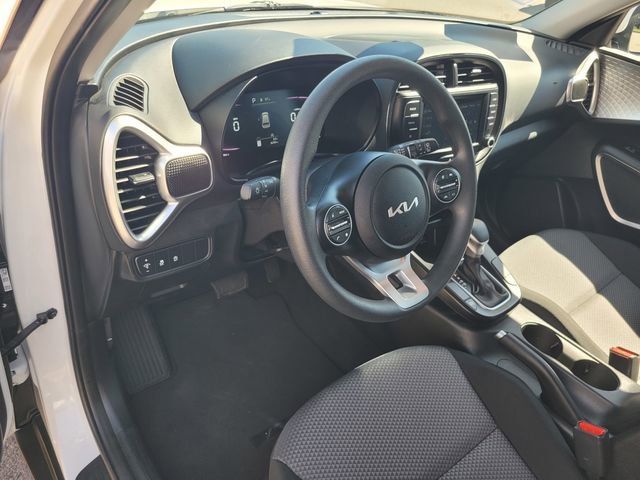 Used 2025 Kia Soul LX w/ LX Technology Package image 9