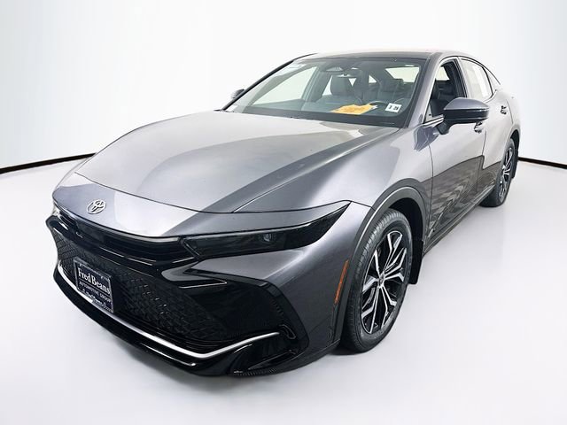 Used 2023 Toyota Crown XLE image 4