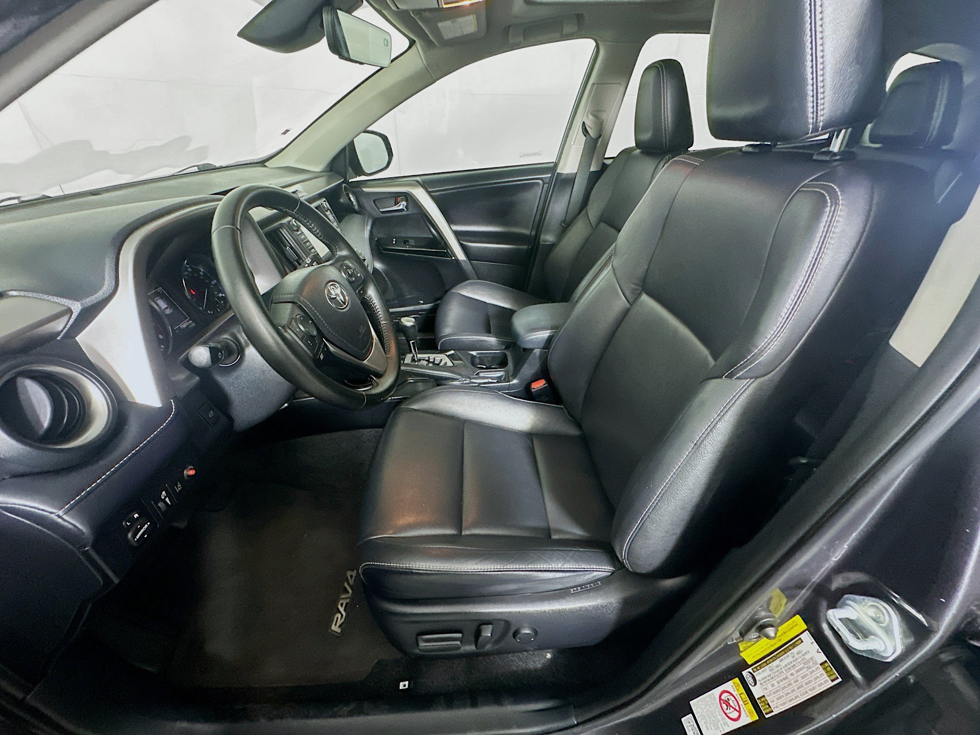 Used 2018 Toyota RAV4 Limited FWD image 13