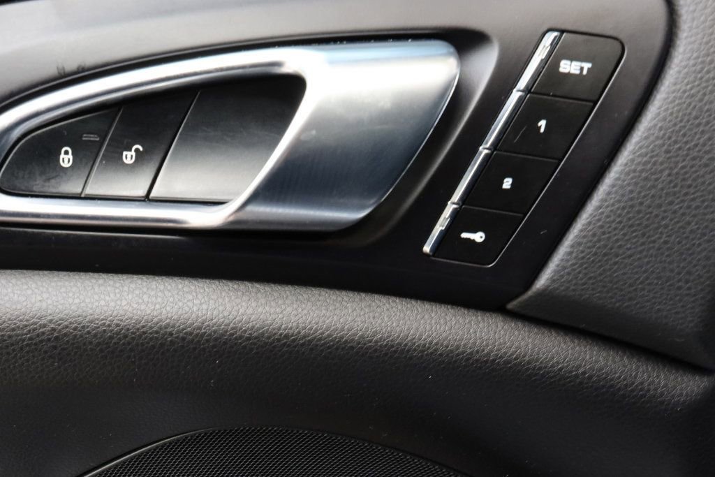 Used 2018 Porsche Cayenne Platinum Edition image 26