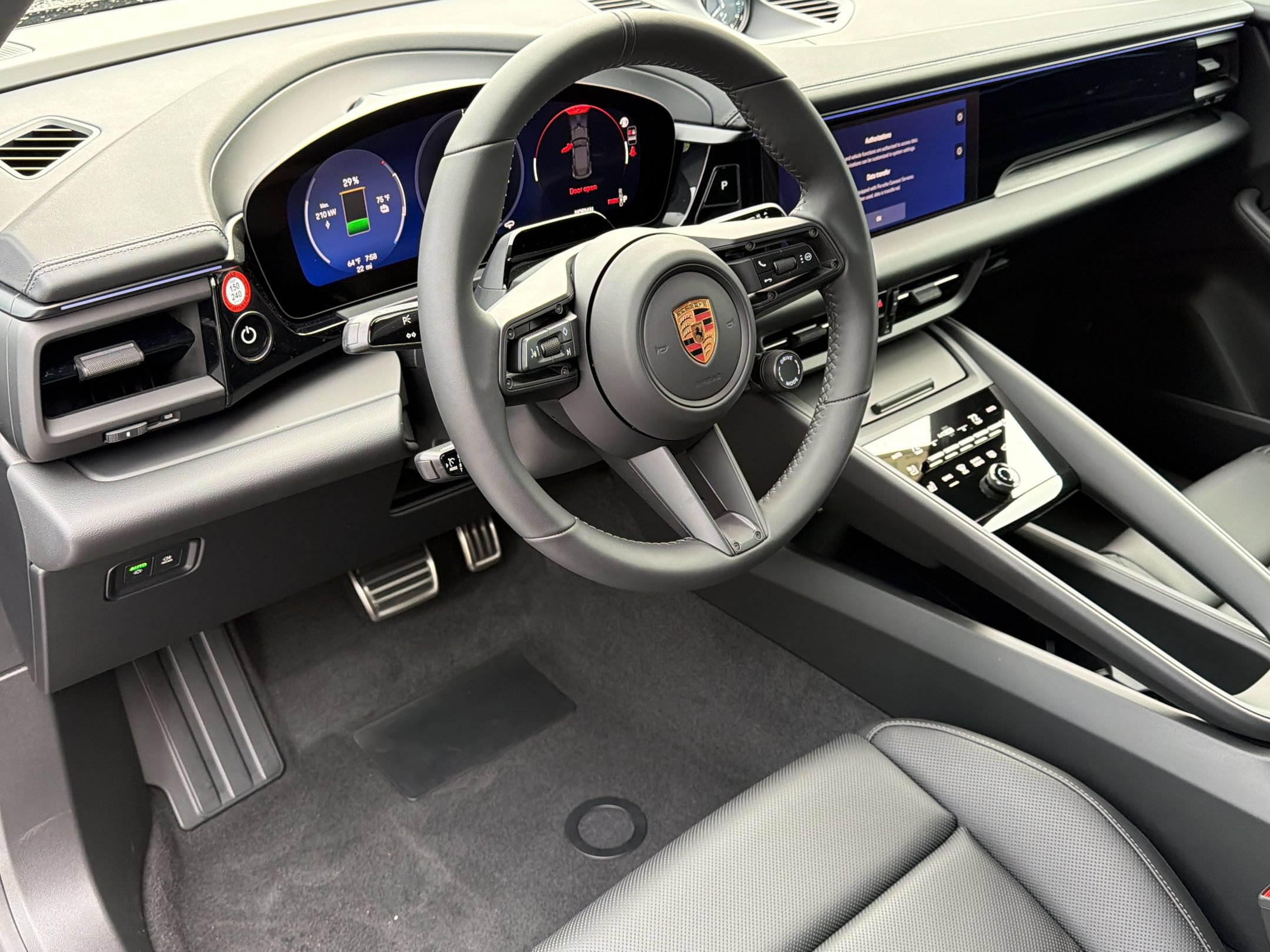 Certified 2026 Porsche Macan GTS Electric AWD/4WD image 4