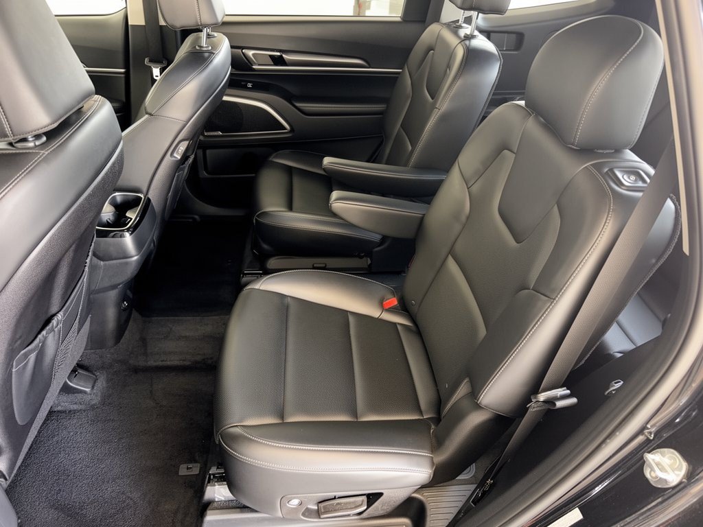 Used 2025 Kia Telluride S FWD image 25