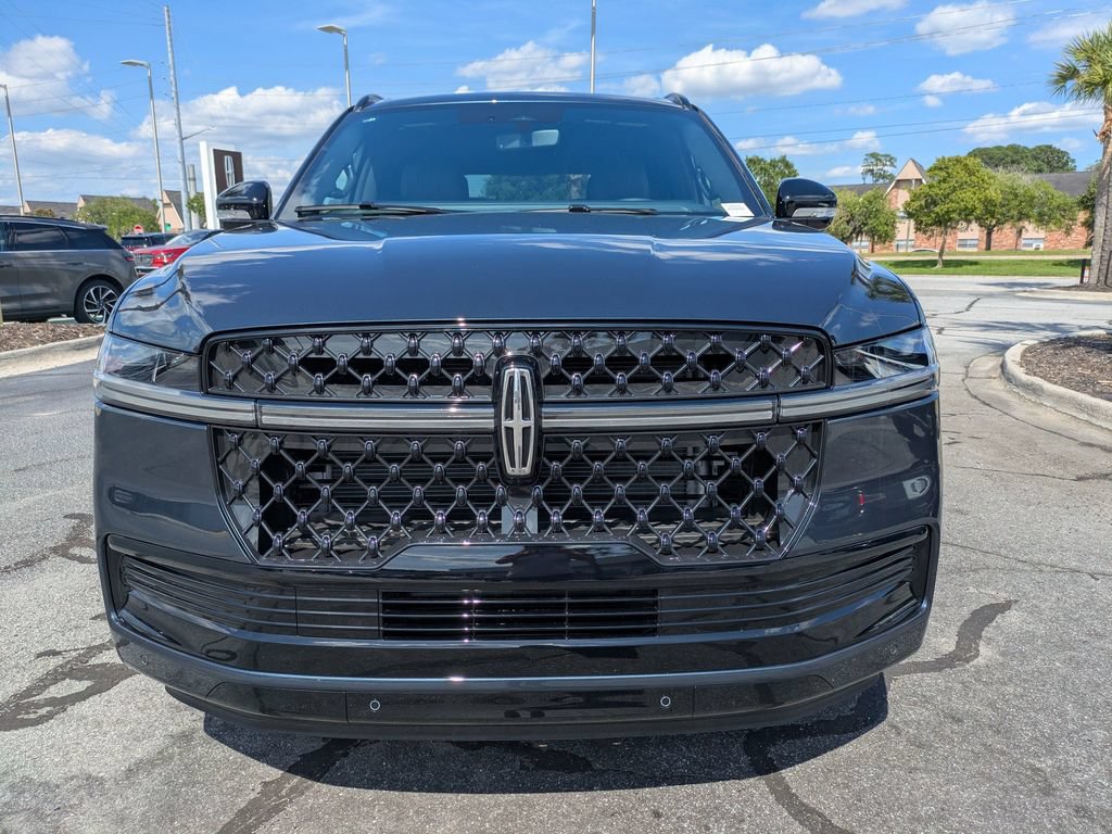 New 2026 Lincoln Navigator Reserve w/ Jet Appearance Package AWD/4WD image 9