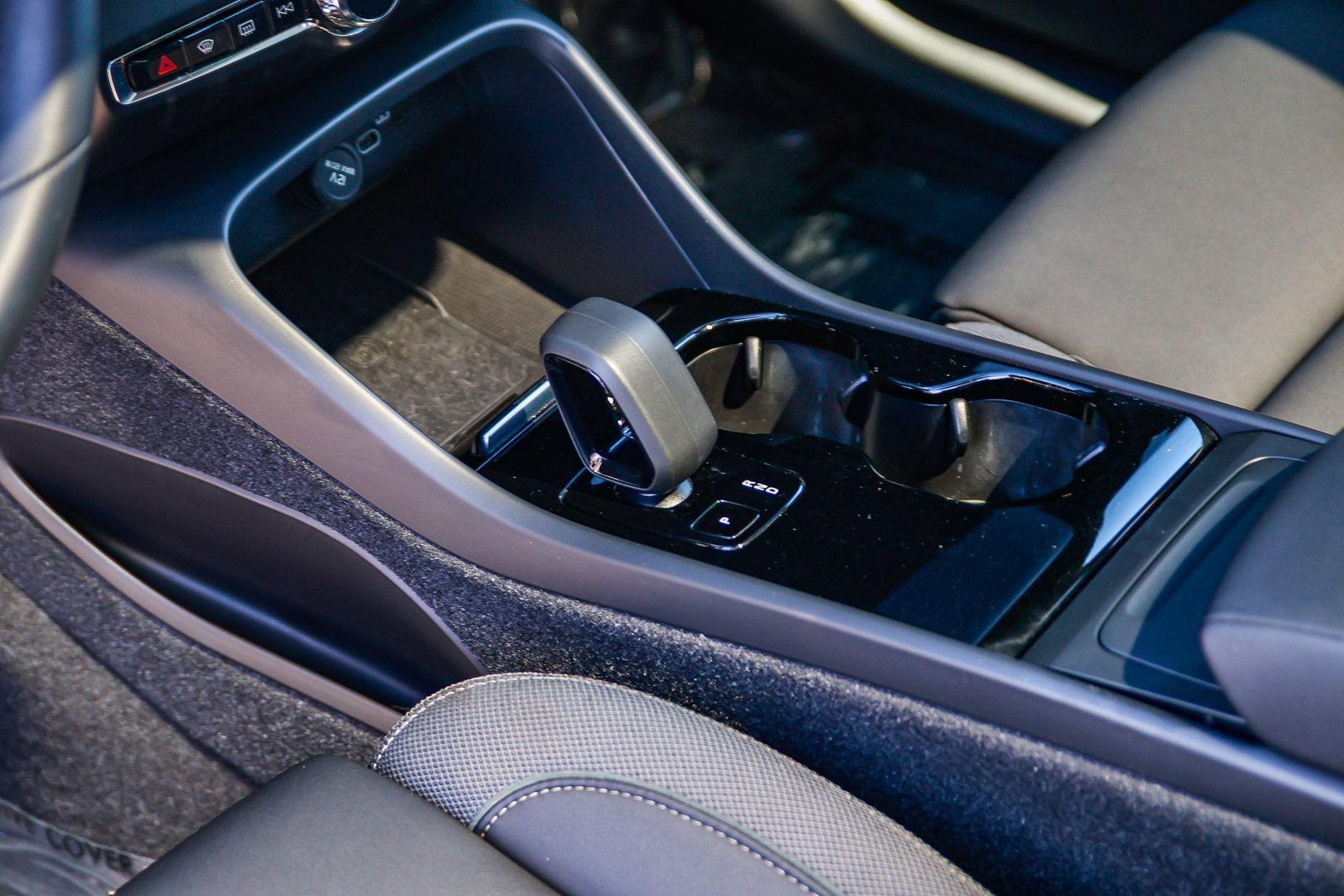 Used 2023 Volvo C40 Recharge Core w/ Protection Package Premier image 22