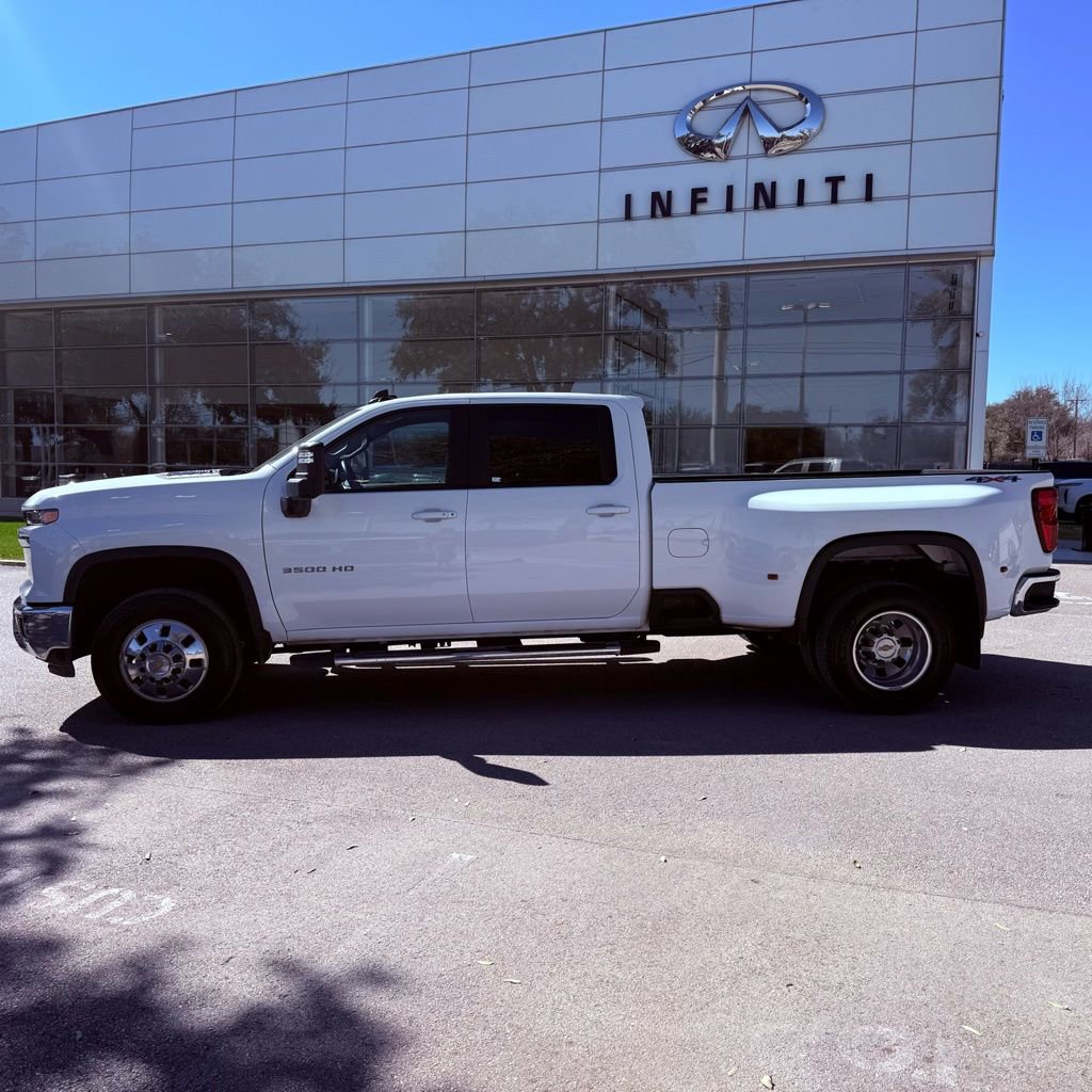 Used 2025 Chevrolet Silverado 3500 LT w/ Safety Package image 8