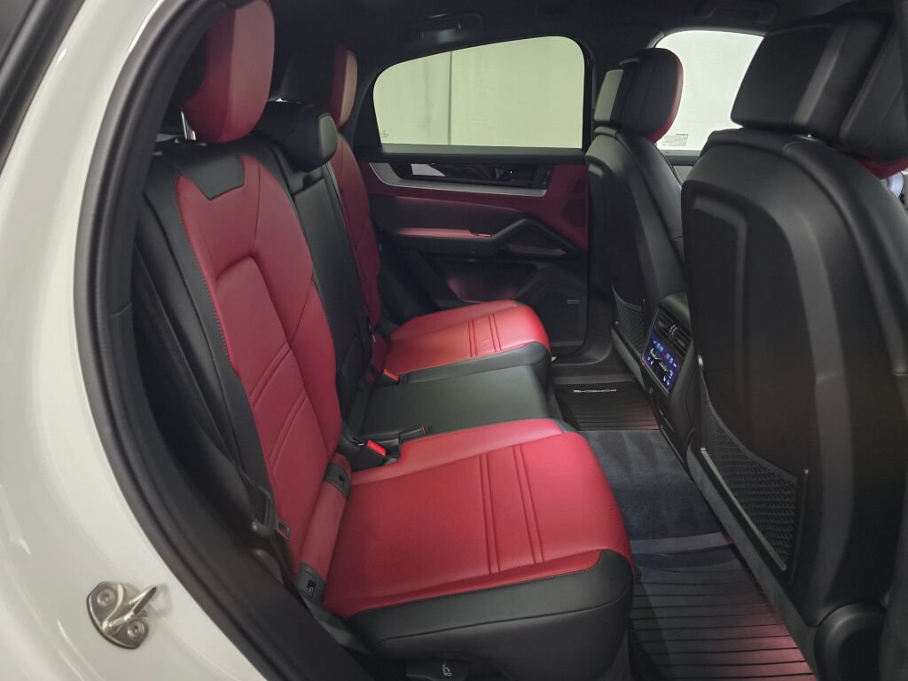 Certified 2026 Porsche Cayenne Coupe AWD/4WD image 25