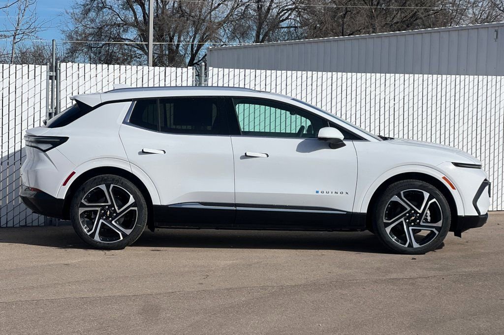 New 2026 Chevrolet Equinox EV LT image 3