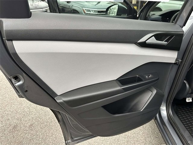 Certified 2022 Volkswagen Taos SE w/ Panoramic Sunroof Package image 20