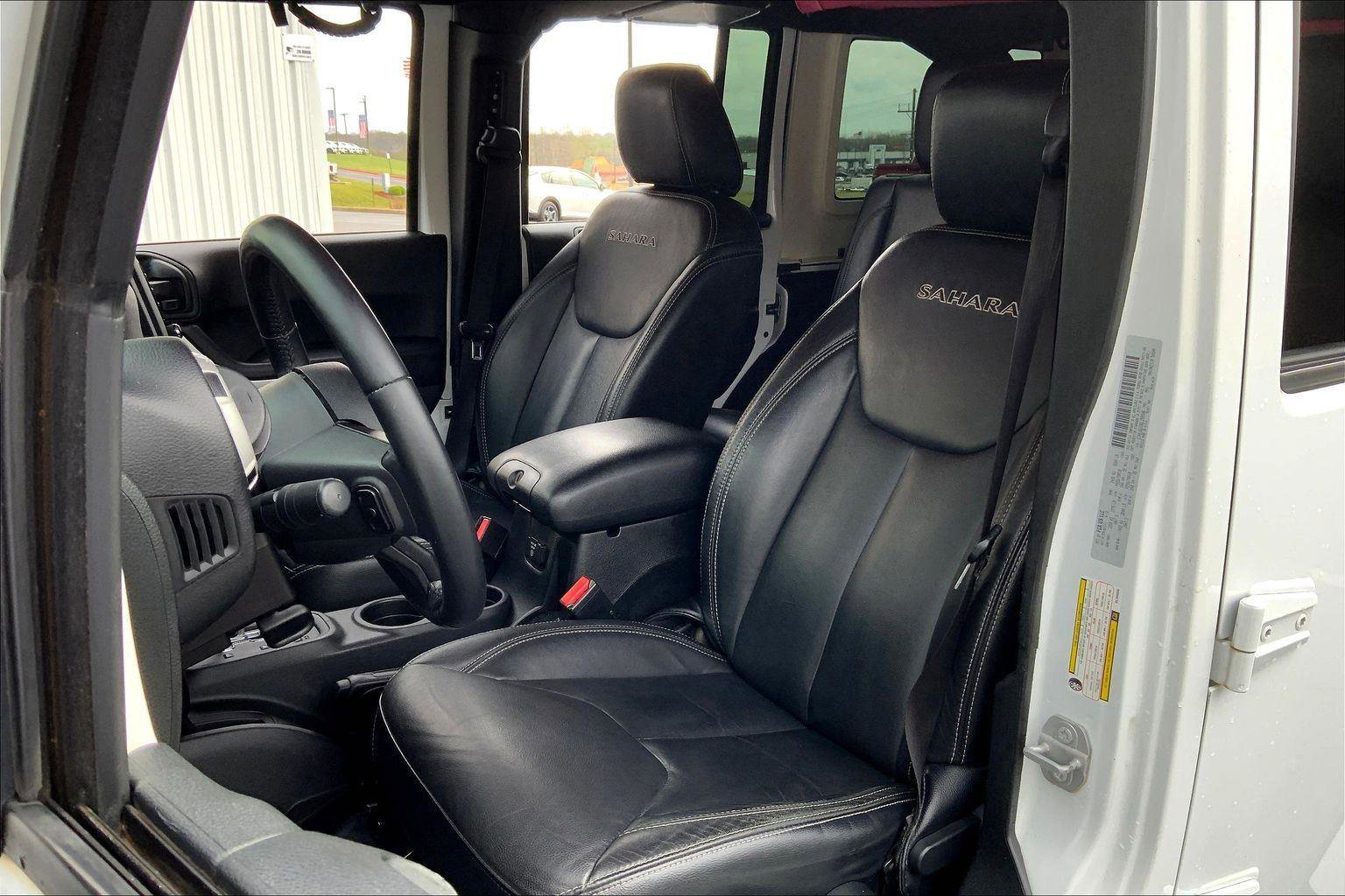 Used 2016 Jeep Wrangler Unlimited Sahara w/ Dual Top Group image 20