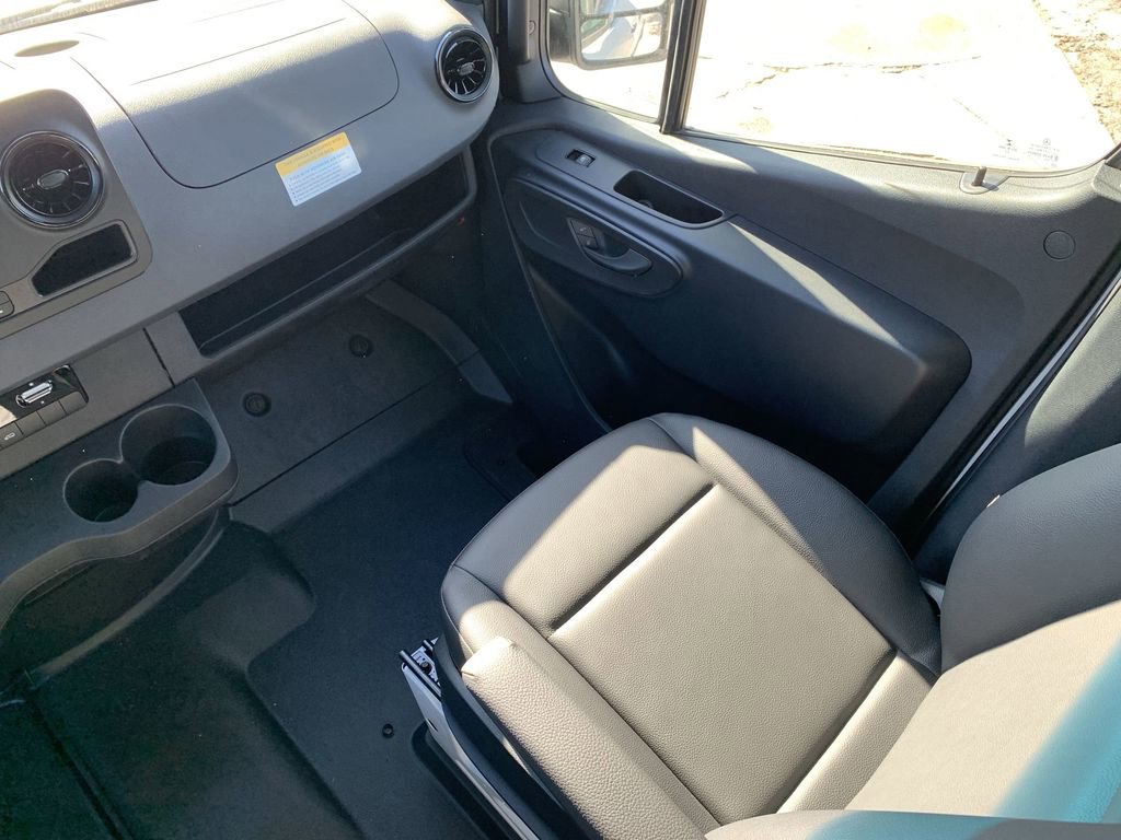 Used 2023 Mercedes-Benz Sprinter 2500 image 14