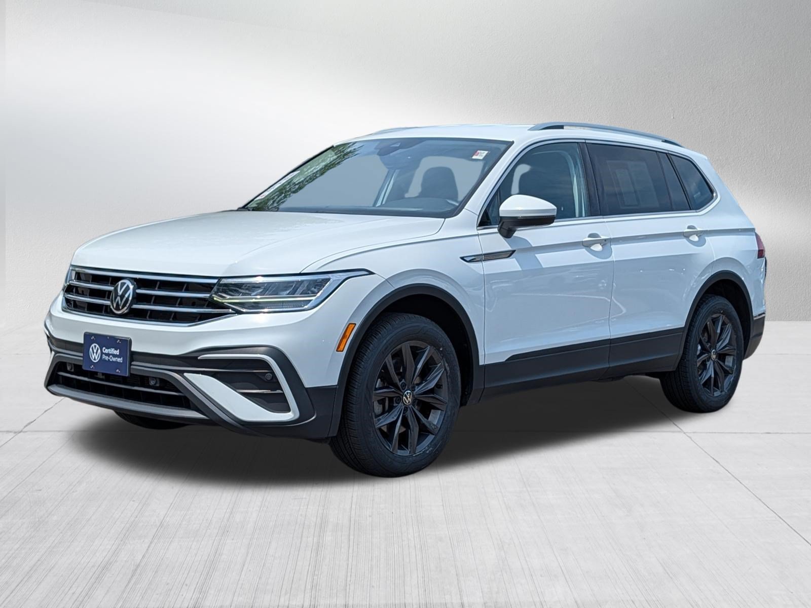 Used 2022 Volkswagen Tiguan SE AWD/4WD image 3
