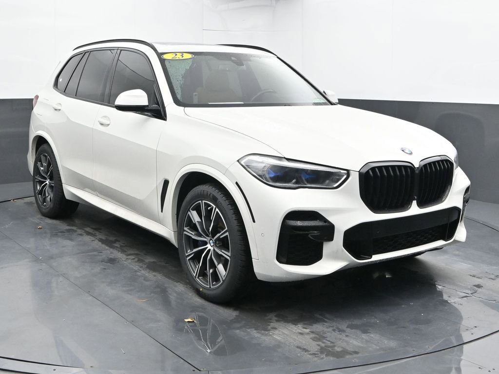 Used 2023 BMW X5 xDrive40i w/ Executive Package image 3