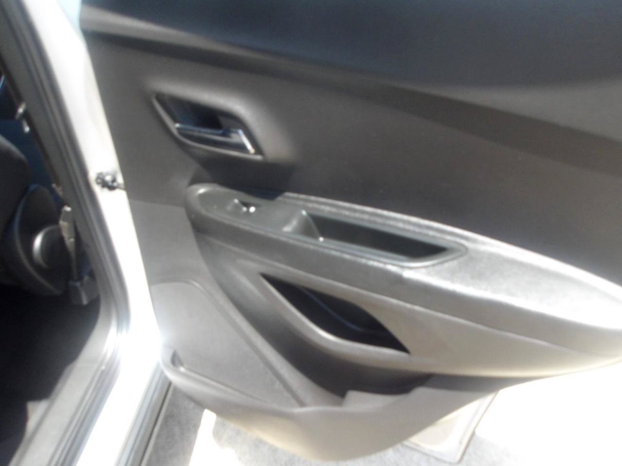 Used 2018 Chevrolet Trax LS FWD image 7
