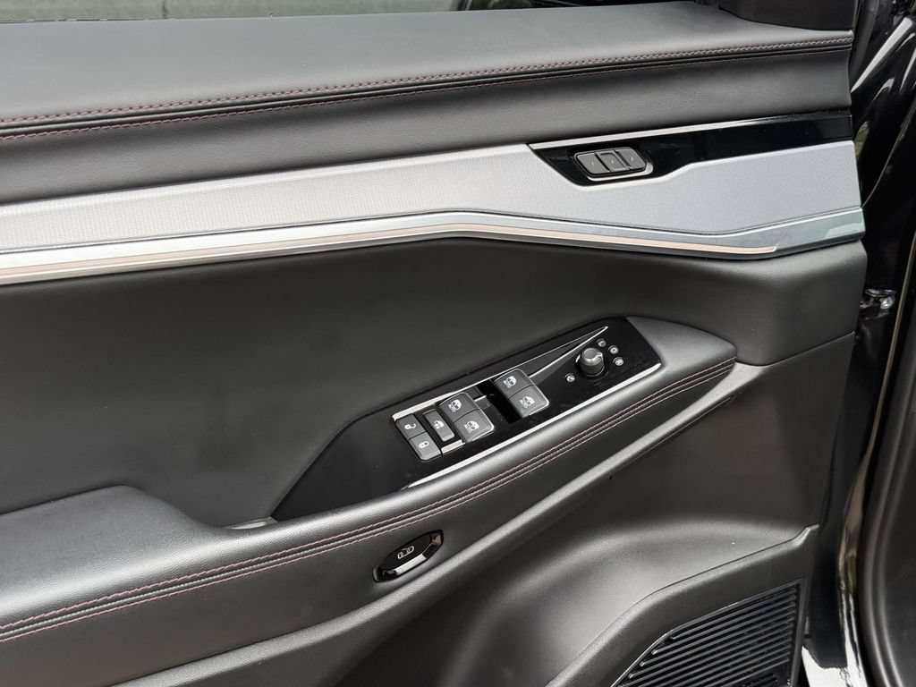 Used 2024 Jeep Wagoneer Launch Edition AWD/4WD image 33