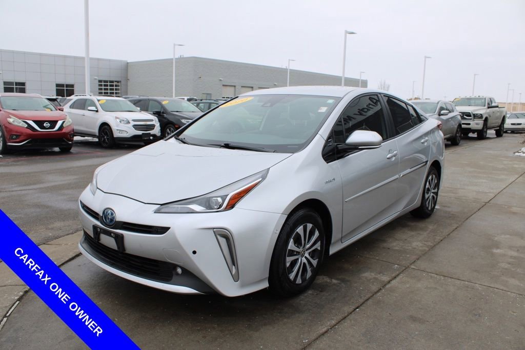 Used 2020 Toyota Prius LE image 3