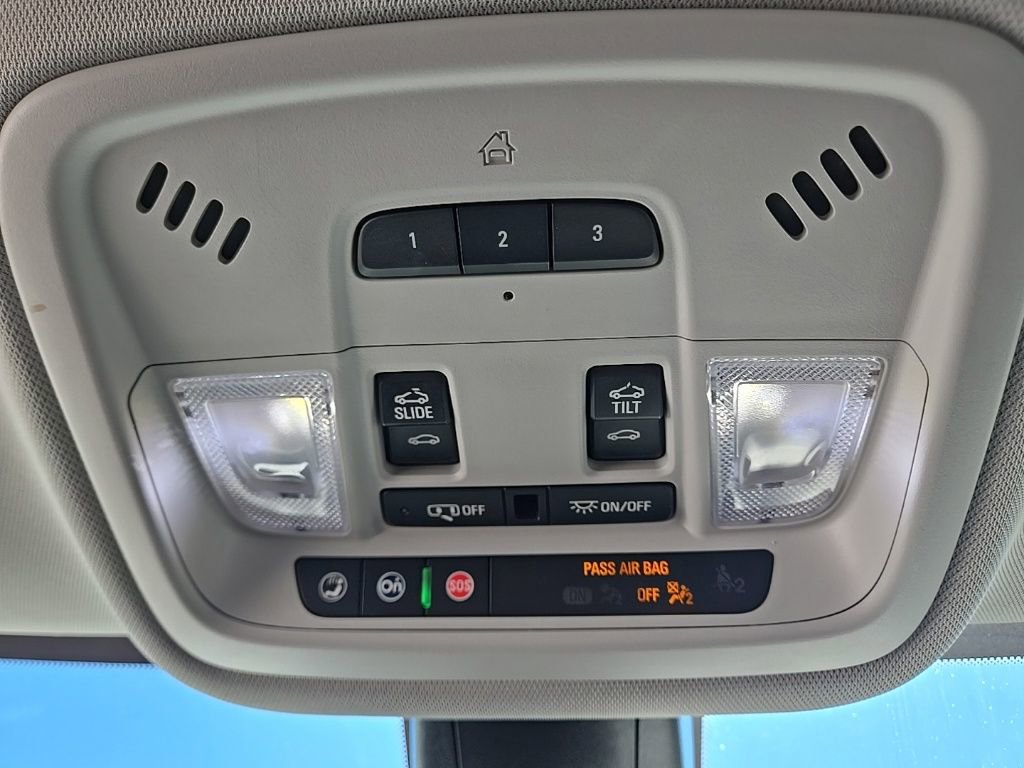 Used 2020 Chevrolet Traverse RS image 38