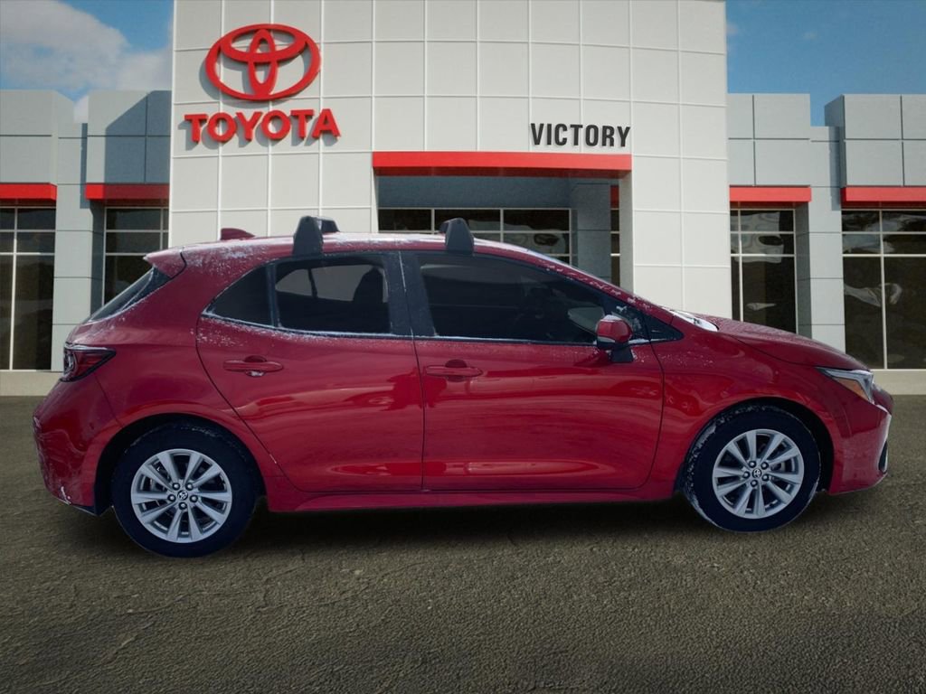 Used 2025 Toyota Corolla SE image 2
