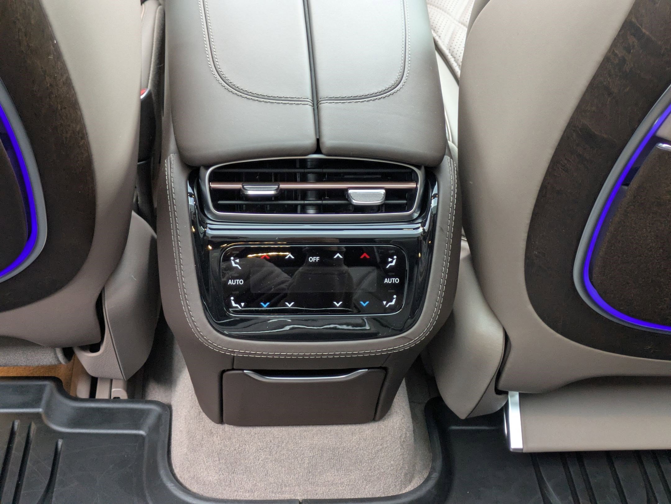 Used 2024 Mercedes-Benz Maybach EQS 680 4MATIC image 27