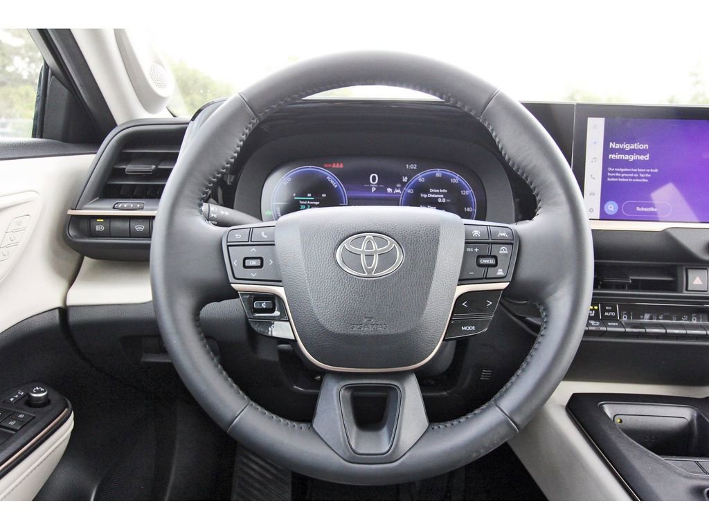 Used 2023 Toyota Crown Limited image 18